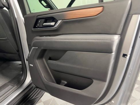 Used 2025 GMC Yukon XL Denali image 31