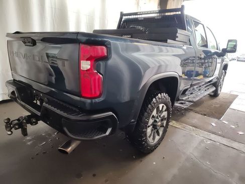 Used 2021 Chevrolet Silverado 2500 Custom w/ Custom Value Package image 2