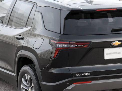 New 2026 Chevrolet Equinox LT w/ Midnight Edition FWD image 5