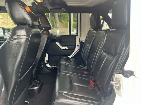 Used 2014 Jeep Wrangler Unlimited Sahara AWD/4WD image 8