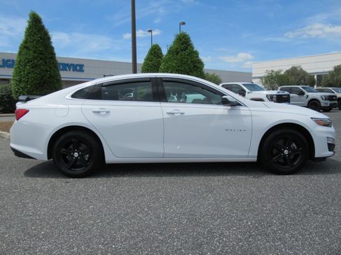 Used 2024 Chevrolet Malibu LS FWD image 2
