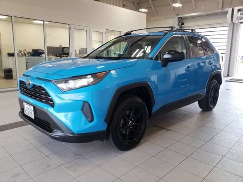 Used 2019 Toyota RAV4 LE w/ Carpet Mat Package AWD/4WD image 2