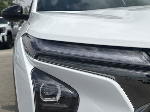 Used 2025 Chevrolet Trax RS w/ Sunroof Package FWD image 12