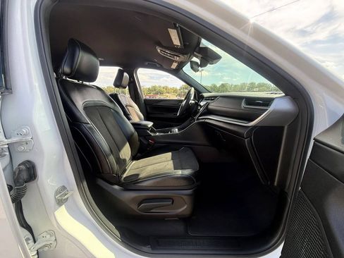 Used 2023 Jeep Grand Cherokee L Laredo AWD/4WD image 20