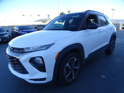 Used 2021 Chevrolet TrailBlazer RS w/ Technology Package image 5