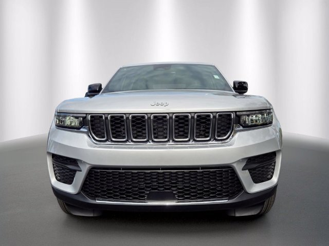 New 2026 Jeep Grand Cherokee Laredo X RWD image 2