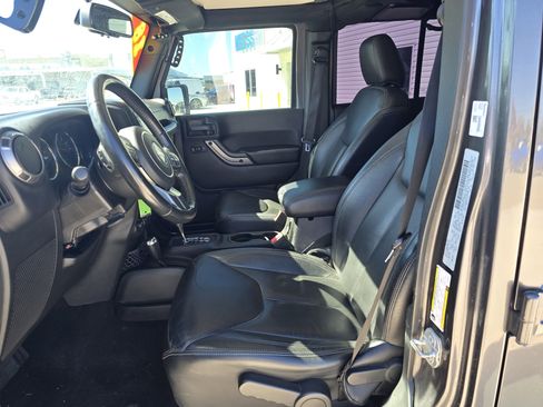 Used 2018 Jeep Wrangler Unlimited Sahara image 11