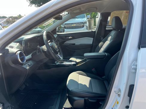 Used 2024 Chevrolet Trax LT w/ Driver Confidence Package FWD image 9