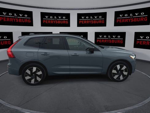 Used 2024 Volvo XC60 T8 Plus w/ Climate Package image 9