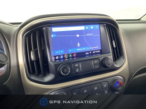 Used 2019 GMC Canyon Denali image 2