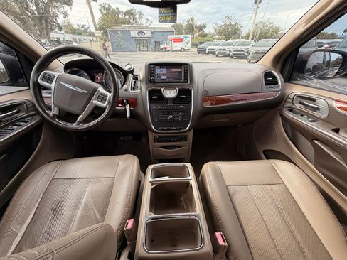 Used 2013 Chrysler Town & Country Touring-L w/ Premium Group image 13