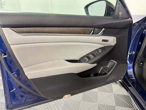 Used 2018 Honda Accord Touring image 14