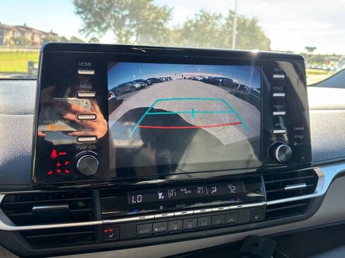 Used 2022 Toyota Sienna XLE image 10