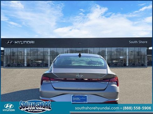 Certified 2021 Hyundai Elantra SE image 6