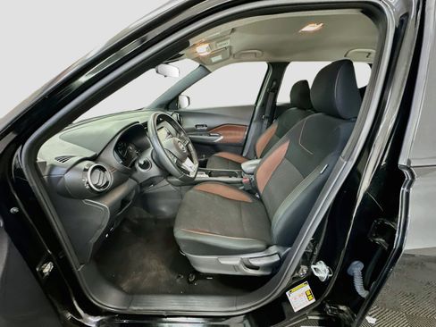 Used 2024 Nissan Kicks SR FWD image 13