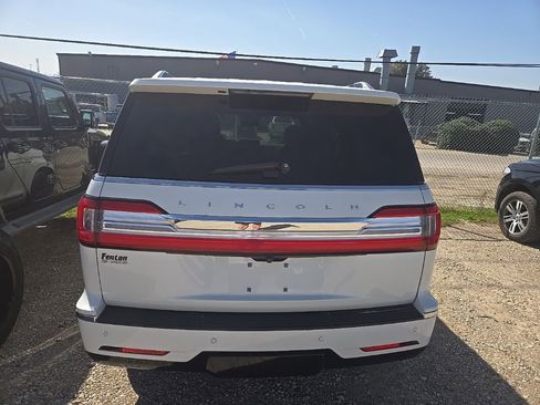 Used 2021 Lincoln Navigator Reserve image 3