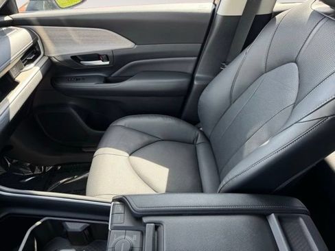 Certified 2024 Toyota Grand Highlander AWD image 26