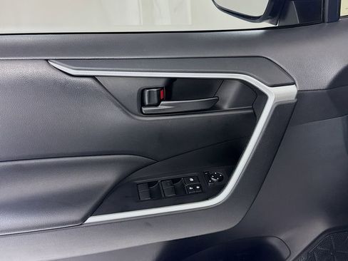 Used 2020 Toyota RAV4 LE image 16