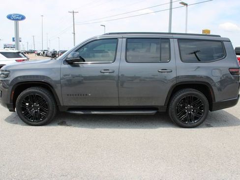 Used 2023 Jeep Wagoneer Series II AWD/4WD image 11
