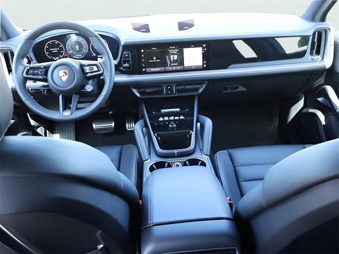 New 2025 Porsche Cayenne image 19
