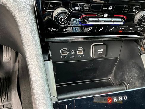 Used 2025 Jeep Grand Cherokee Limited w/ Black Appearance Package RWD image 18