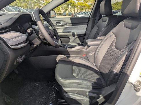 New 2026 Jeep Compass Latitude image 12