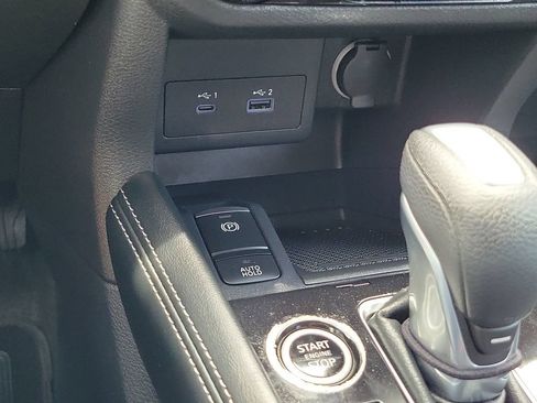 Used 2023 Nissan Kicks SR w/ SR Premium Package FWD image 29