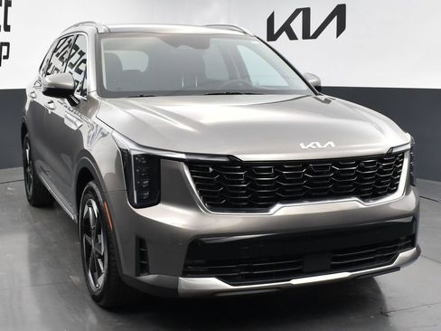 Used 2025 Kia Sorento EX w/ EX Panoramic Sunroof Package image 8