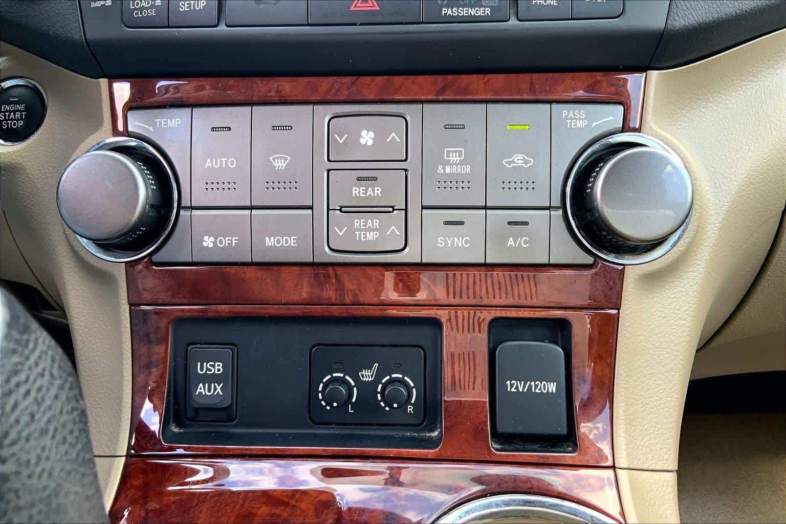 Used 2012 Toyota Highlander Limited w/ Tow Pkg FWD image 32