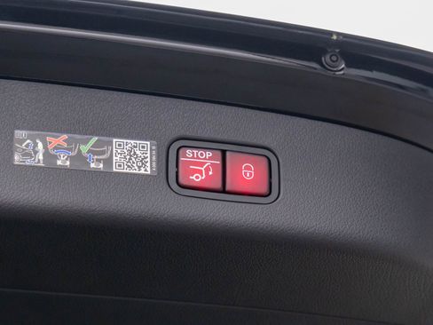 New 2025 Mercedes-Benz GLC 300 4MATIC image 32