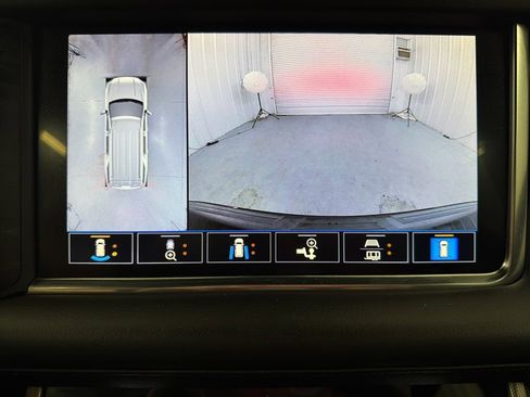 Used 2021 GMC Yukon Denali w/ Denali Premium Package image 20