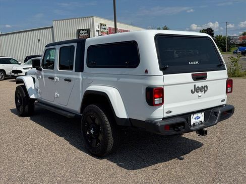 Used 2022 Jeep Gladiator Overland w/ Cold Weather Group AWD/4WD image 3