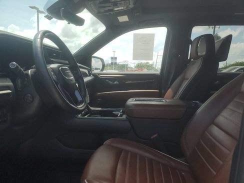 Used 2024 GMC Yukon Denali Ultimate AWD/4WD image 8