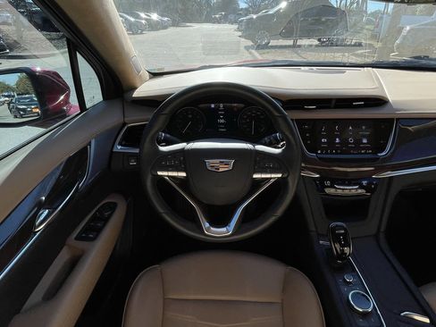 Used 2024 Cadillac XT6 Premium Luxury w/ Platinum Package image 11