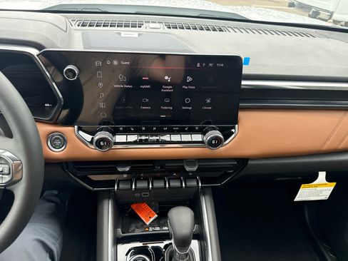 New 2026 GMC Canyon AT4 w/ Technology Plus Package AWD/4WD image 17