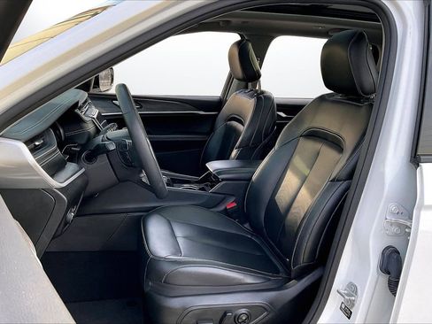 Certified 2023 Jeep Grand Cherokee Limited image 23