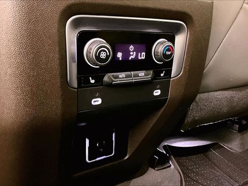 Used 2021 Chevrolet Tahoe LT w/ LT Signature Package image 31