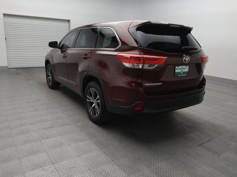 Used 2018 Toyota Highlander LE FWD image 5