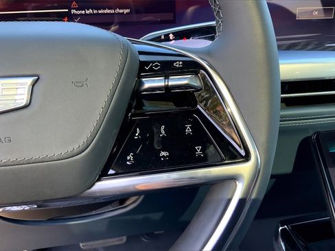 Used 2025 Cadillac Escalade IQ Luxury 2 image 23