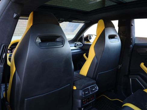 Used 2021 Lamborghini Urus AWD/4WD image 27