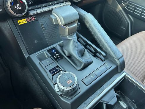 Certified 2025 Toyota 4Runner Limited AWD/4WD image 29