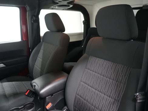 Used 2012 Jeep Wrangler Sahara image 12