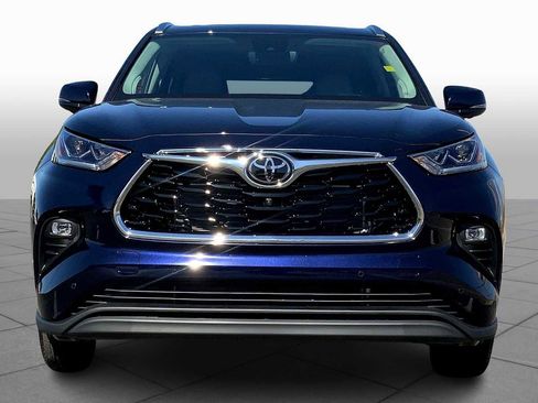 Used 2025 Toyota Highlander Limited image 3