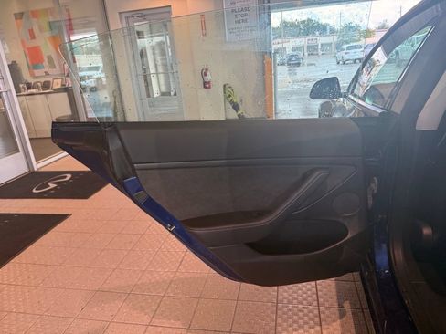 Used 2023 Tesla Model 3 Standard Range RWD image 9