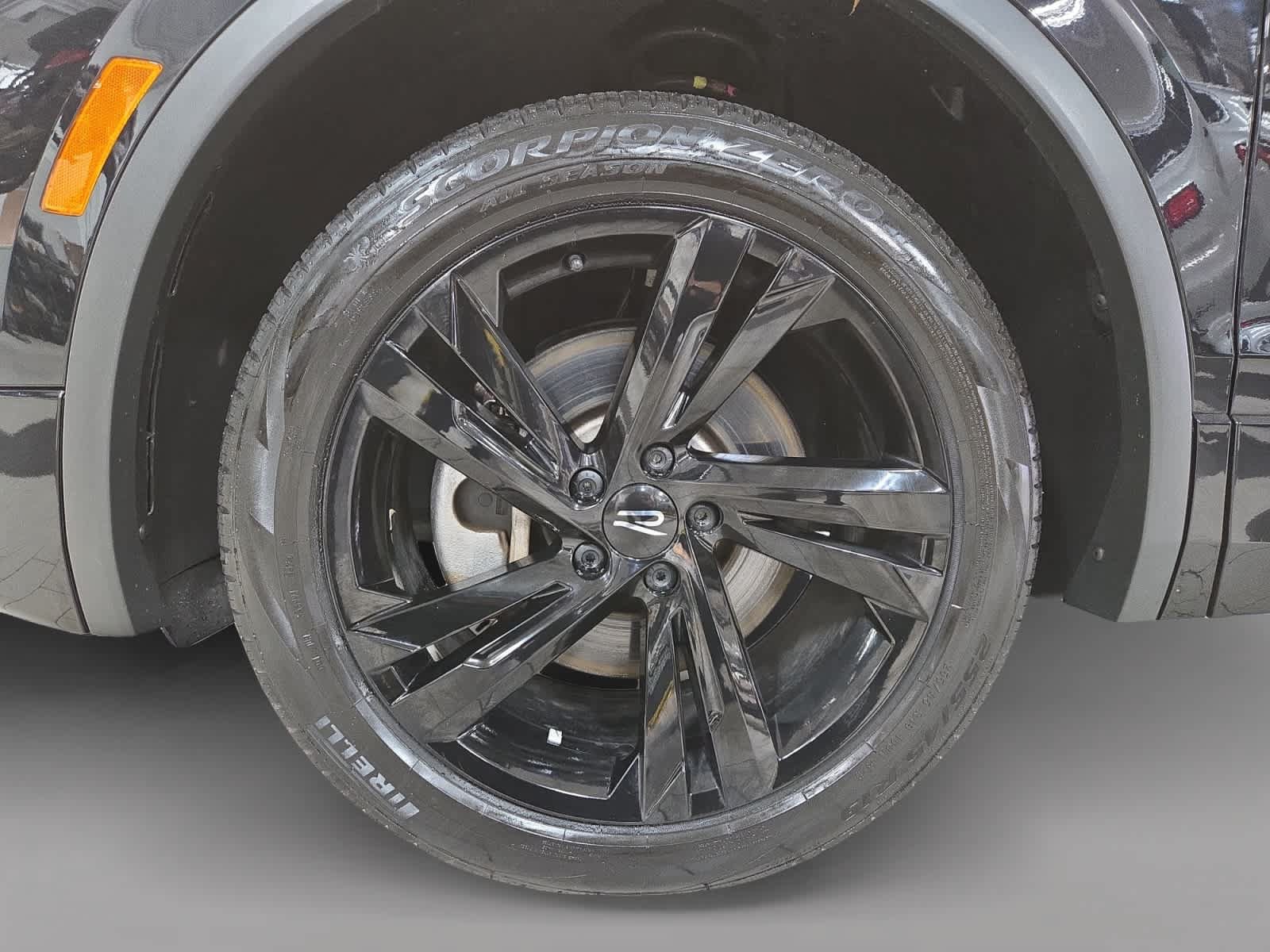 Used 2024 Volkswagen Tiguan SE R-Line AWD/4WD image 9