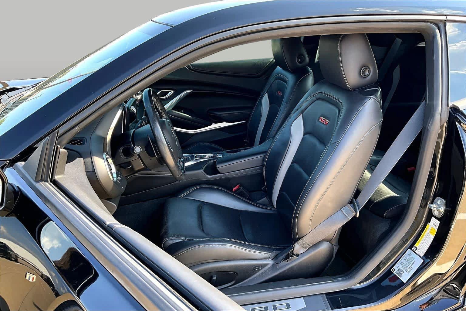Used 2018 Chevrolet Camaro SS RWD image 8