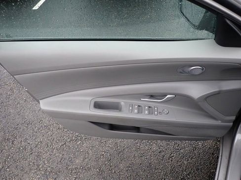 Used 2023 Hyundai Elantra SEL image 19