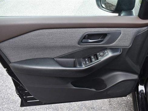 Used 2023 Nissan Rogue S AWD/4WD image 10