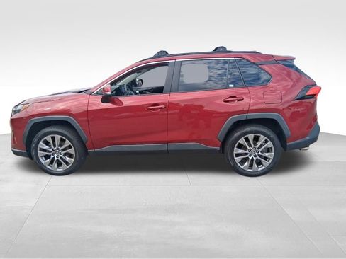 Used 2022 Toyota RAV4 XLE Premium AWD/4WD image 9