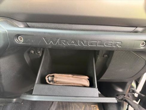 Used 2018 Jeep Wrangler Unlimited Sport S AWD/4WD image 13